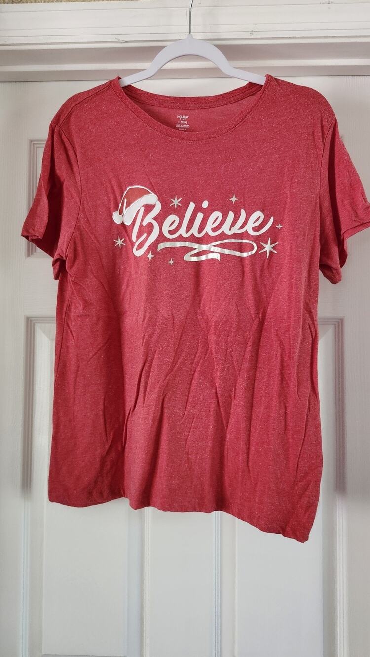 Holiday Time Women's Christmas Believe Graphic Tee Shirt Red Short Sleeve L #589